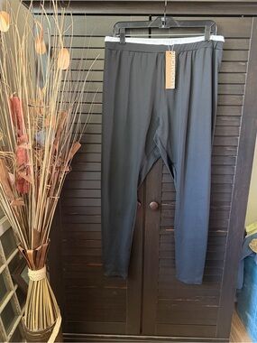 BloomChic Black Pull-On Pants with White Waistband